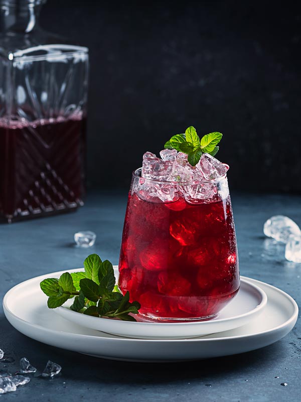 Blutrot: Der alkoholfreie Halloween Between Cocktail mit roter Beete