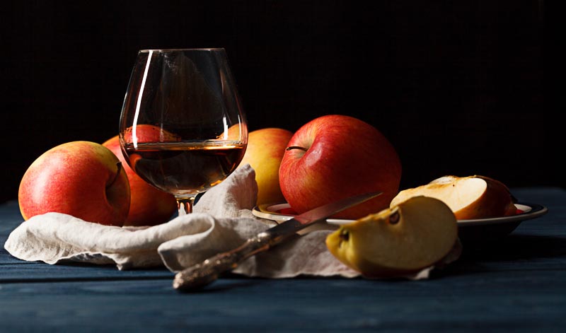 Calvados trinkt man am besten aus einem Nosing-Glas