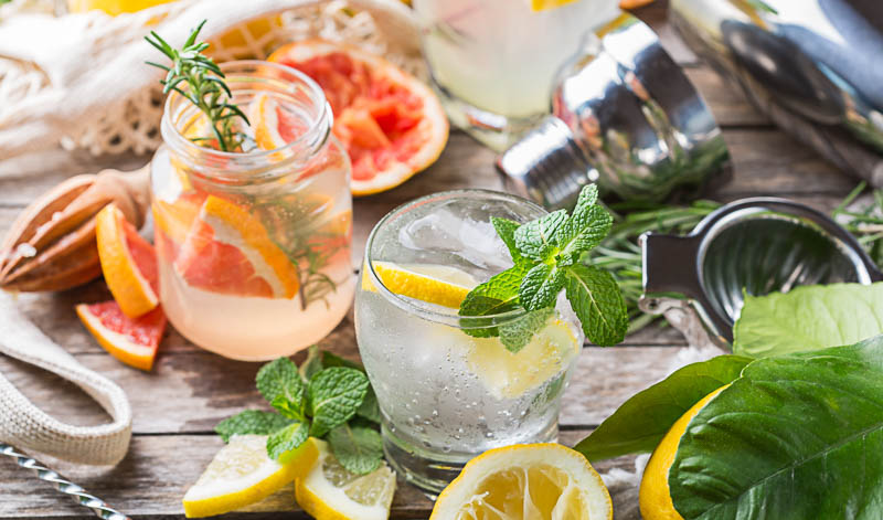 Hard Seltzer ist im Prinzip alkoholhaltiges Wasser mit Fruchtgeschmack
