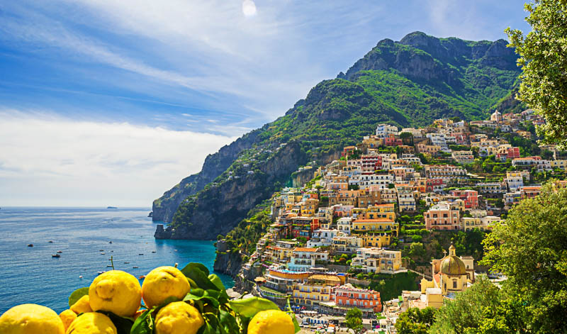 Der Limoncello stammt ursprünglich aus den Regionen entlang der Amalfi-Küste