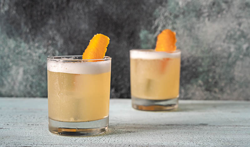 Auch mit Orangen(-saft) schmeckt der Whisky Sour hervorragend