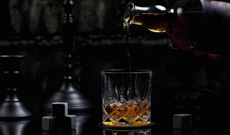 Single Malt Whisky besteht aus gemälzter Gerste und stammt aus einer Brennerei