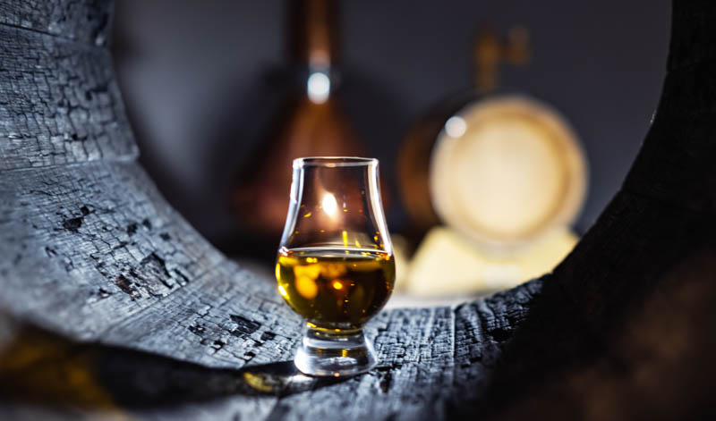 Cask Strength Whisky wird nicht mit Wasser verdünnt, sondern kommt direkt aus dem Fass in die Flasche