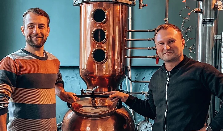 SNOWO Distillers