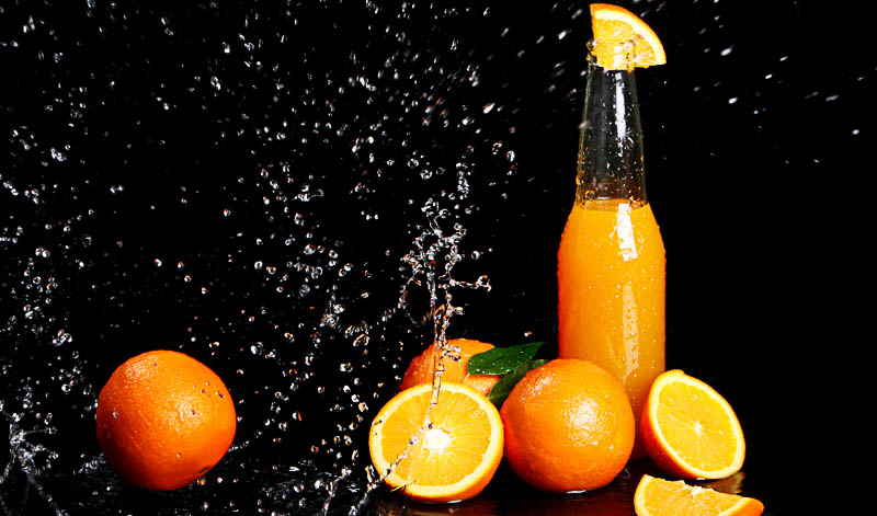 Die genaue Rezeptur von Spezi ist geheim. Jedoch gibt es zwei Hauptbestandteile: Cola und Orangenlimonade