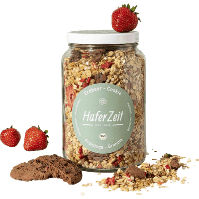 Organic Granola Strawberry Cookie in a Jar - Muesli Blend